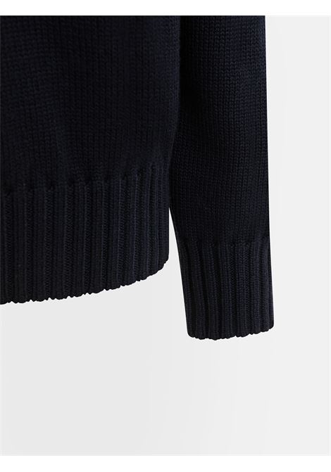 Urban crew neck in 4-thread merinos. Garment fits true to size, buy regular size. Ribbed collar, knit bottom and cuffs. Regular fit. ALPHA STUDIO |  | AU-3030C1001